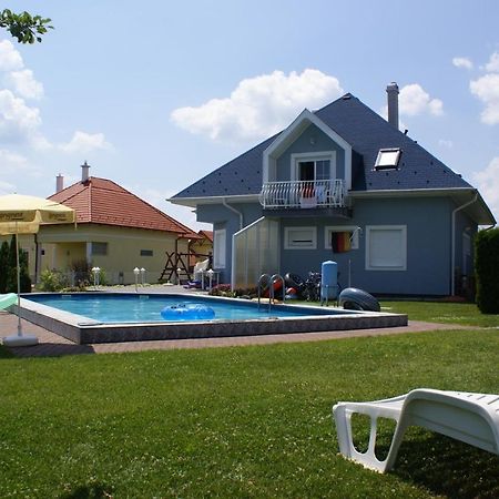 גיינסדיאס Kek Vendeghaz Family Resort מראה חיצוני תמונה