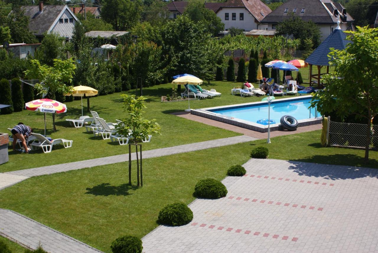 גיינסדיאס Kek Vendeghaz Family Resort מראה חיצוני תמונה