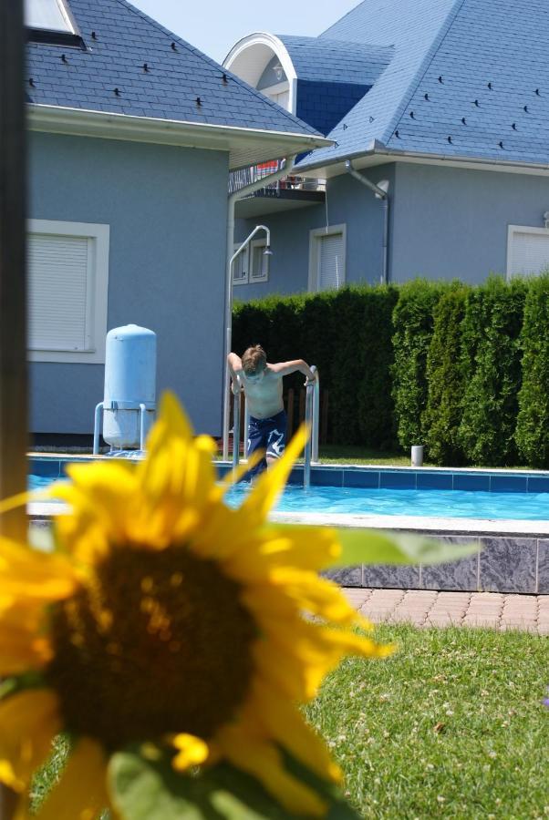גיינסדיאס Kek Vendeghaz Family Resort מראה חיצוני תמונה