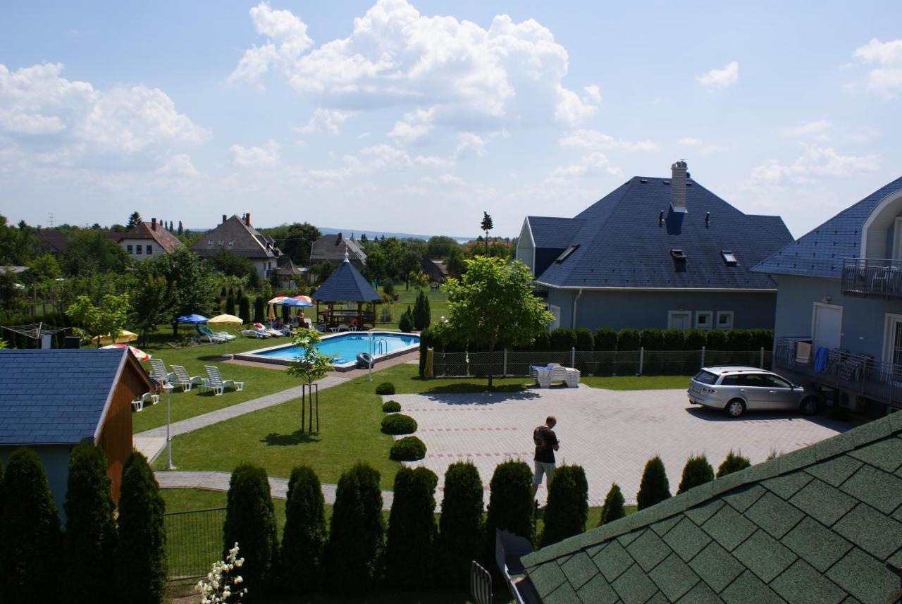 גיינסדיאס Kek Vendeghaz Family Resort מראה חיצוני תמונה