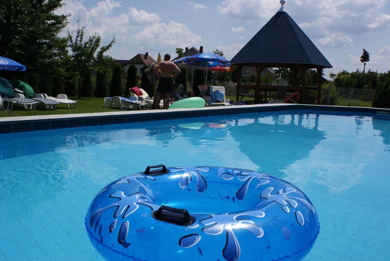 גיינסדיאס Kek Vendeghaz Family Resort מראה חיצוני תמונה